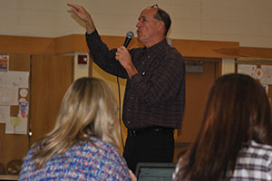 photo of educational consultant G. Lichtman working with teachers.