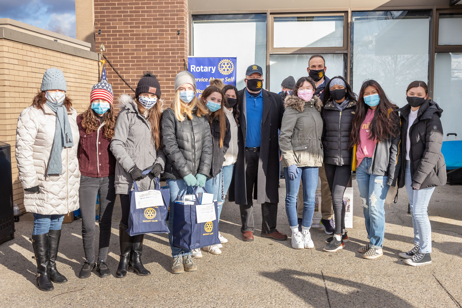 Members of the Warwick Valley High School’s Interact Club volunteered to help distribute more than 7,000 masks with the Warwick Valley Rotary Club as part of the Rotary’s Million Mask Challenge Tour on Jan. 23, at St. Anthony Community Hospital in Warwick. 