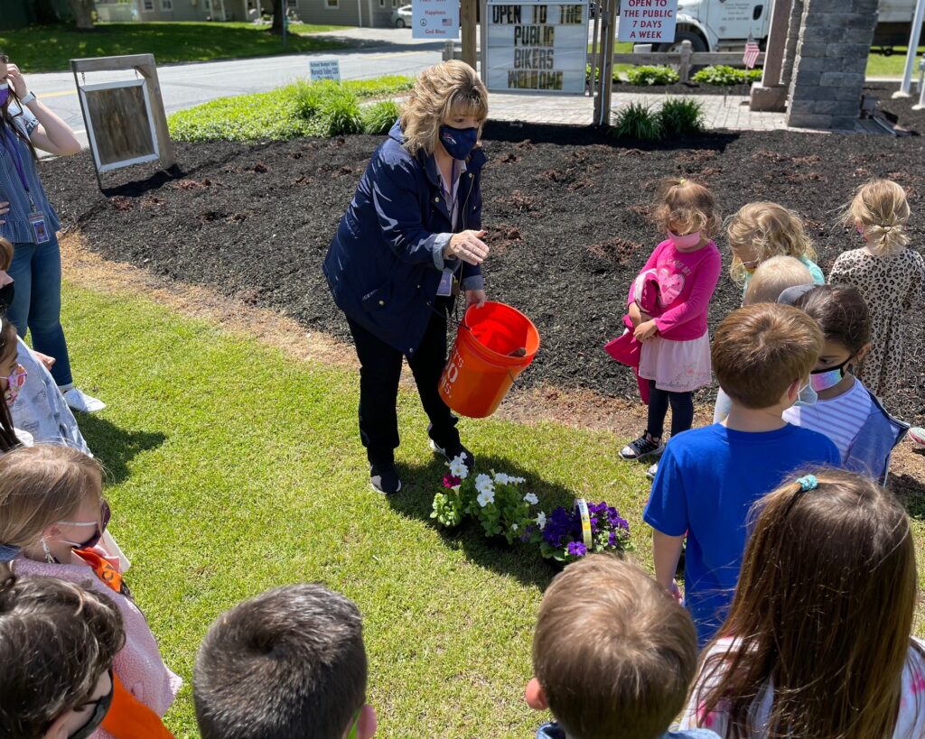 Planting at the PLAV: Pine Island students beautify veterans memorial ...
