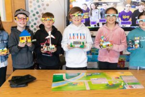 Park Avenue LEGO League Jr. team shows off its “brickmastery”