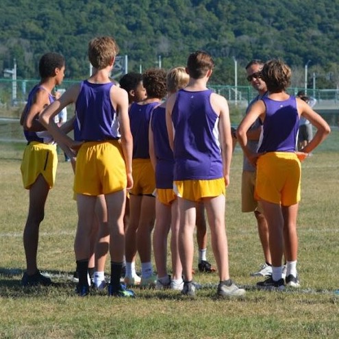 Wildcat runners gather to prepare for the track meet