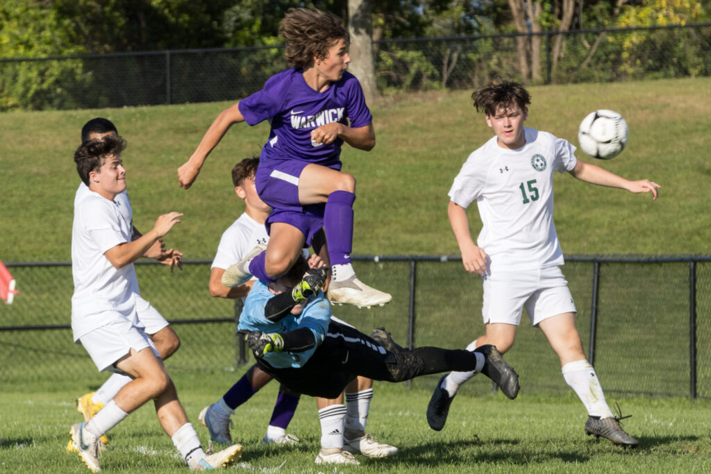 Warwick boys soccer action against Minisink Valley