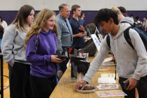 WVHS students explore Clubs & Activities Fair to find ways to explore even more