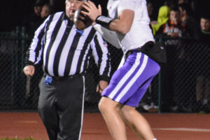 Warwick football suffers first loss of the season, Wildcats finish regular season 8 – 1